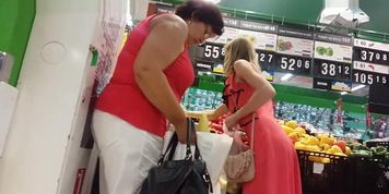 She Chooses Vegetables
