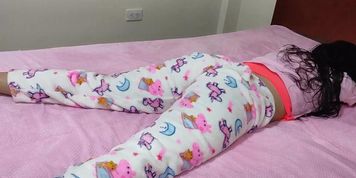 Uncle took advantage of his niece to massage her body when she was alone at home Sub English Jav