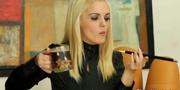 Blonde bukkake babe rubs