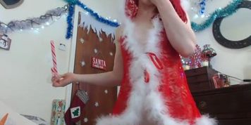 Hannah sucks candy cane (Donna Hart)