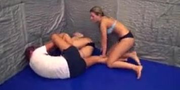 Orsi (brunete) & Sofia vs Frith
