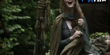 Esme Bianco Bush Scene  in Game Of Thrones