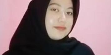 Nana Rika Hijabers Glowing Show Meki (Rika Izumi)