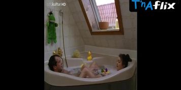 Julia Richter Breasts Scene  in Freunde Furs Leben