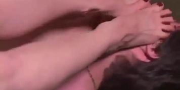 Chis sexy feet