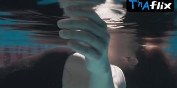 Leticia Colin Breasts Scene  in Onde Esta Meu Coracao