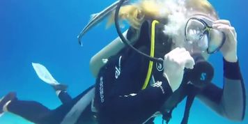 Scuba girl in panic!