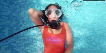 Hottest underwater masturbation with Amelie Bruna