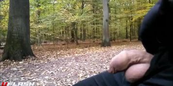 A man wanks his dick in public in Germany 8