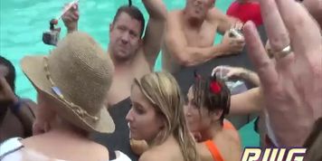 Pool Party Pussy Fingering Twerk Booty Shake Sluts