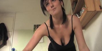 Downblouse Tease K