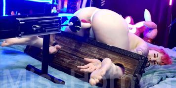Fucking Machine Screw Submissive Girl Who Is Locked In Pillory