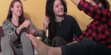 Lesbians Feet Fun