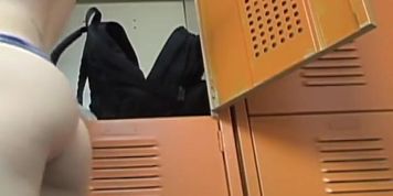 Tattooed chick horny changing room booty