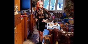 STUNNING WOMEN 11 (DRESSED UNDRESSED)