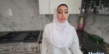 Hijab Sophia Leone & Aubrey Babcock (Sophia Sterling)