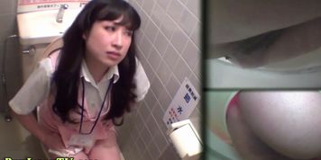 Japanese babes urinating