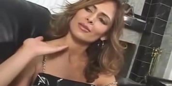 monique fuentes en japon...