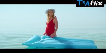 Ksenia Teplova Bikini Scene  in Ya Na Peremotke!
