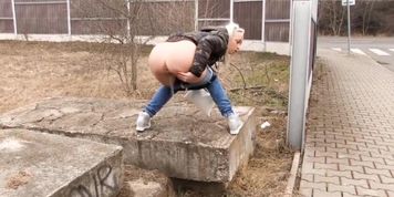 Pee scene
