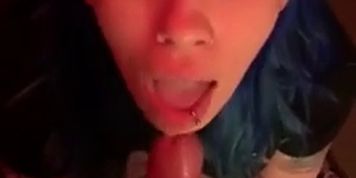 Goth girl with blue hair blows tattooed guy and gets a facial 