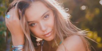 Alexis Ren - God is a Woman (Aeryn Walker, Carla Cougar)
