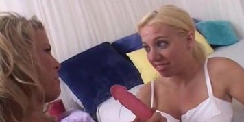 MOMS TEACHING TEENS - Teen learning how to give a good blowjob