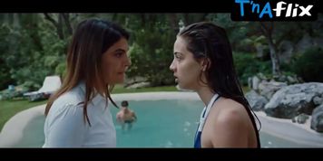 Elisa Visari Bikini Scene  in A Casa Tutti Bene