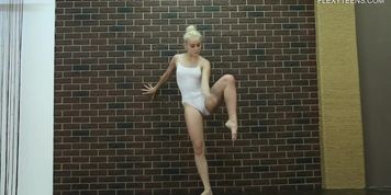 Hot teen girl does gymnastics naked Dora Tornaszkova