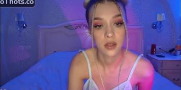 amy__haris boob flash