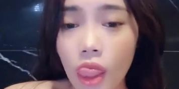 (Telegram: @XXMANJAA) Celine Cantik Live Indo Colmek