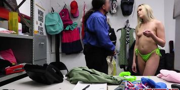 Blonde thief Chloe Rose blowjob security guard Tommy Gunn