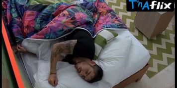 Danik Michell Lesbian Scene  in Acapulco Shore