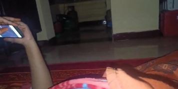 Indian housewife Pushpa valli nude show in bed with Apple baby