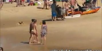 Powerful zoom in thong bikini girl !