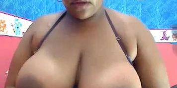 Hot Busty Black Slut Plays On Cam