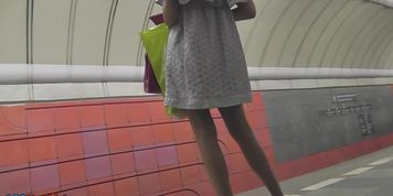 Great voyeur upskirt video exposes a petite ass
