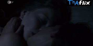 Stephanie Amarell Lesbian,  Breasts Scene  in Die Familie