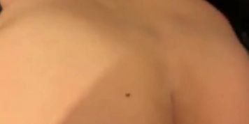 Une salope Fran&ccedil;aise dort le cul &agrave; l&rsquo;air pour se faire baiser sur Snapchat