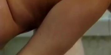 Honney Moons showering