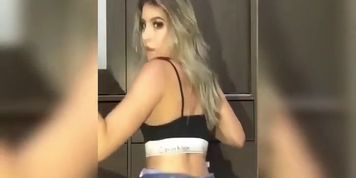 SARA NOVINHA DAN&Ccedil;ANDO FUNK