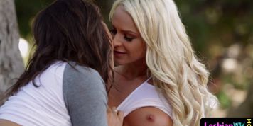 Sapphic lesbian girlfriends outdoor oral sesh