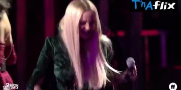 Dove Cameron Sexy Scene  in Hocus Pocus 25Th Anniversary Halloween Bash (Sofia Carson)