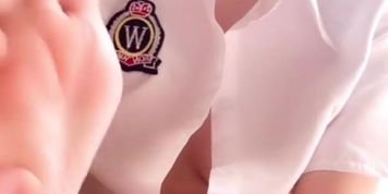 足裏舐めfeet licking (Rae Lil Black)