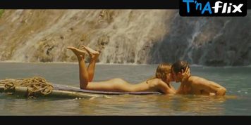 Milla Jovovich Butt Scene  in A Perfect Getaway