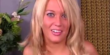 One look at the ultra sexy blonde Holly Wellin an (Natalia Phillips)