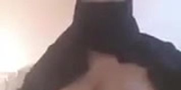 Naughty hijab flashes huge titts