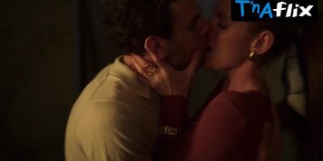 Erika Bulataya Sexy Scene  in Razocharovannye