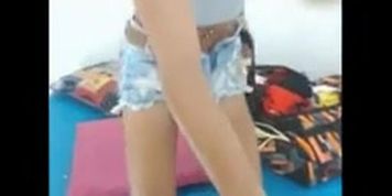 Huge Cumshot From a Tranny