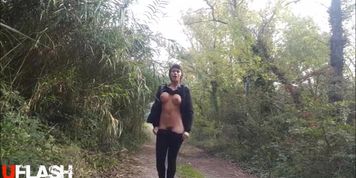 Banana girl forset striptease